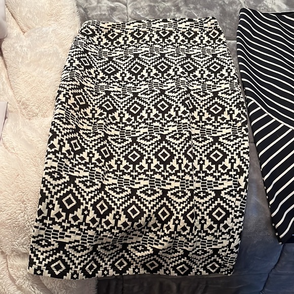 Bundle of 3 Zara skirts - Picture 2 of 4